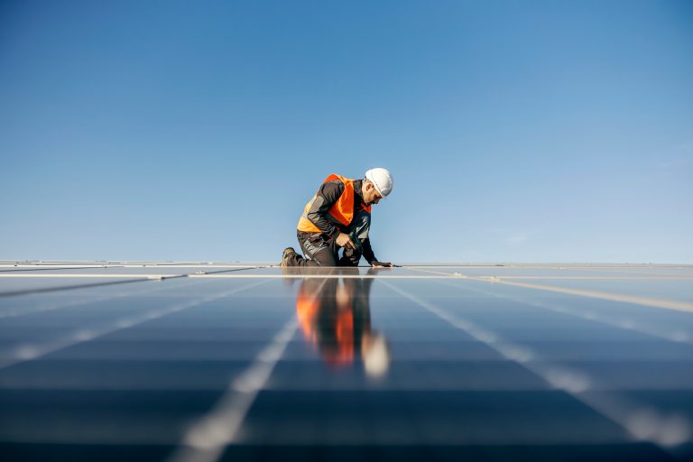 Gewerbe-PV: Lastspitzen senken, ROI beschleunigen
